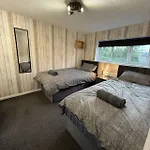 3 Bed House By Mustang Escapes Holiday home *