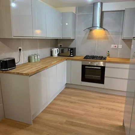 3 Bed House By Mustang Escapes Holiday home *