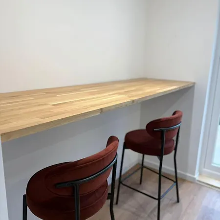 3 Bed House By Mustang Escapes Holiday home Bristol