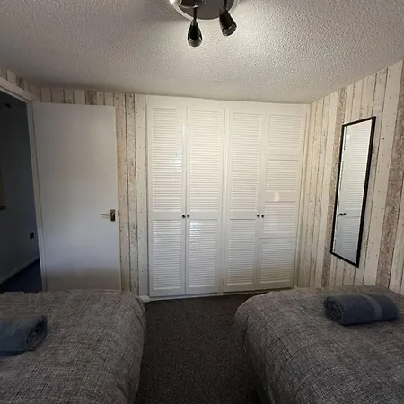 3 Bed House By Mustang Escapes 브리스틀