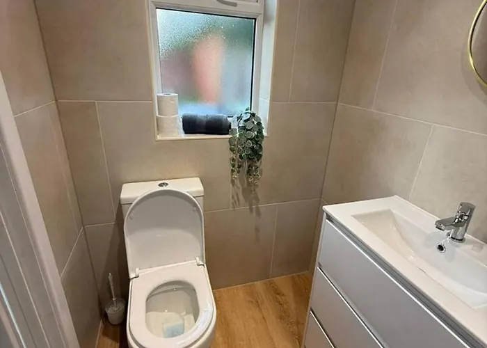 3 Bed House By Mustang Escapes Holiday home Bristol